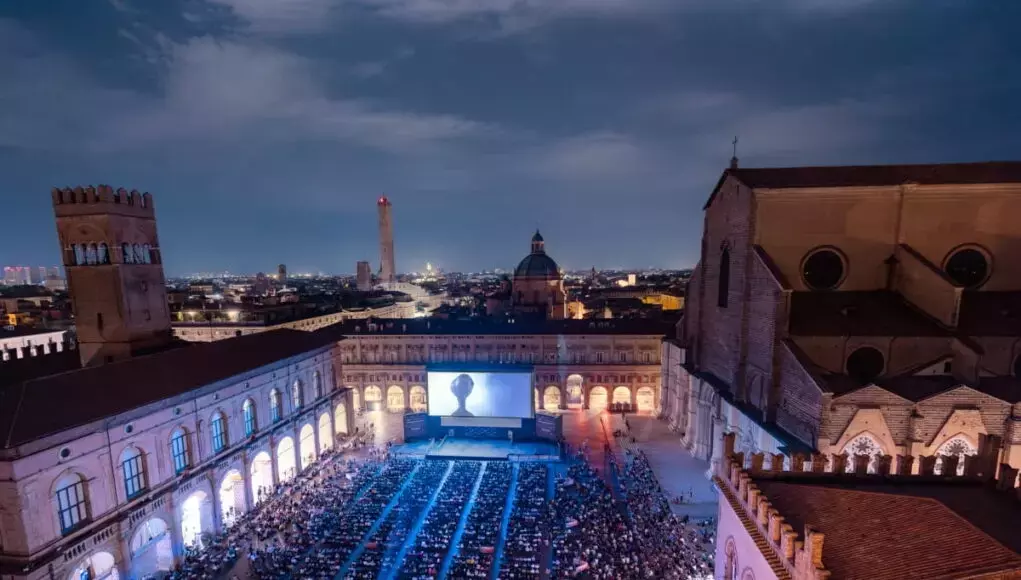 Bologna illumina le notti estive: "Sotto le stelle del Cinema" incanta Piazza Maggiore e il Modernissimo