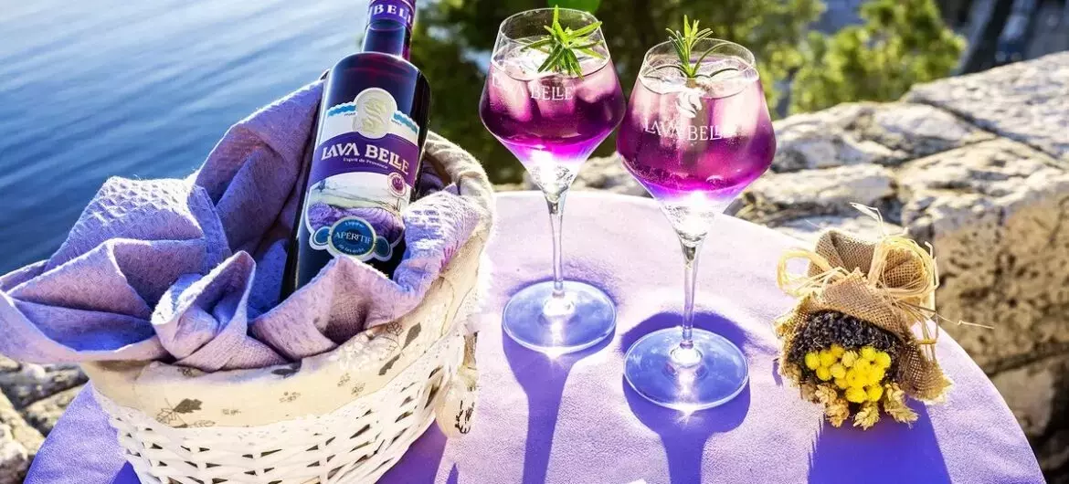 Lav'a Belle: L'Ascesa Rivoluzionaria dell'Aperitivo al Lavanda