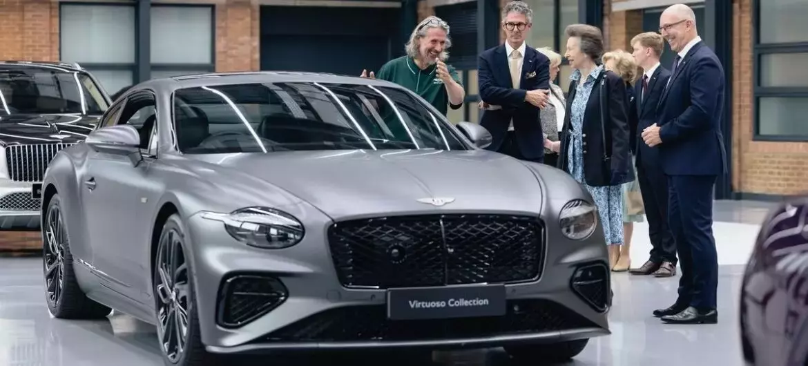 La Principessa Reale inaugura il nuovo impianto di verniciatura Bentley