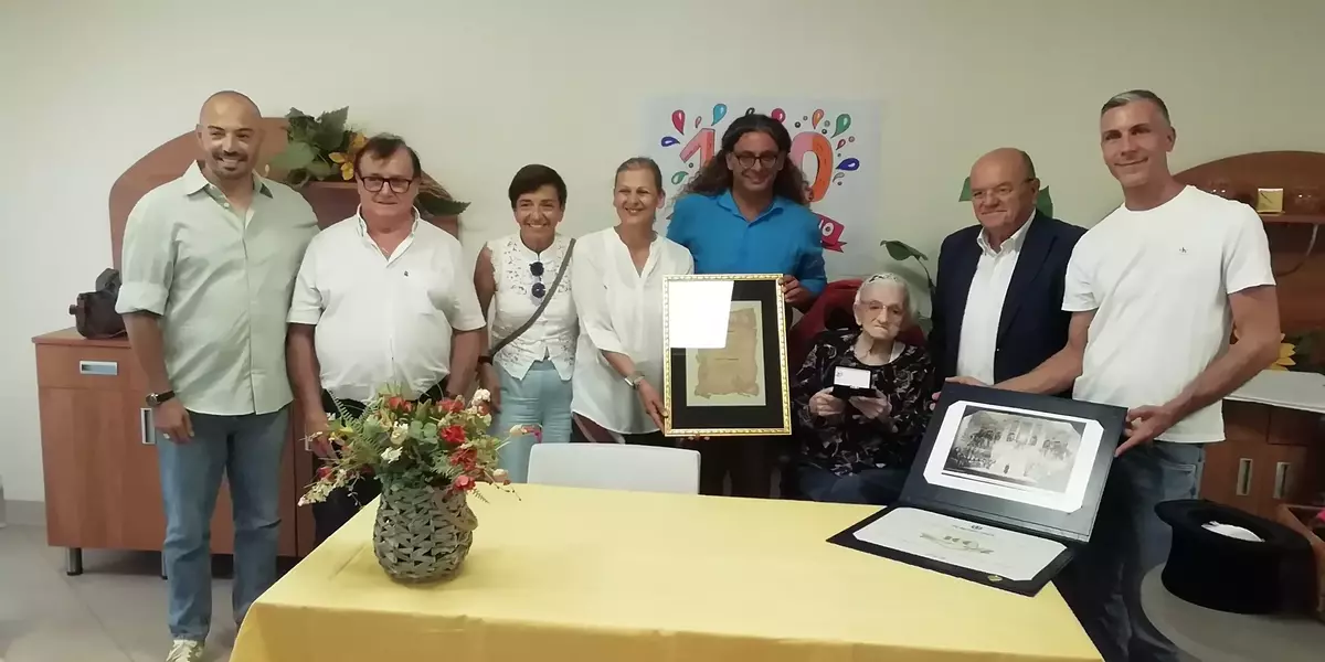 Festa Centenaria: Vincenza Alghisi Celebra 100 Anni con la Comunità a Milano