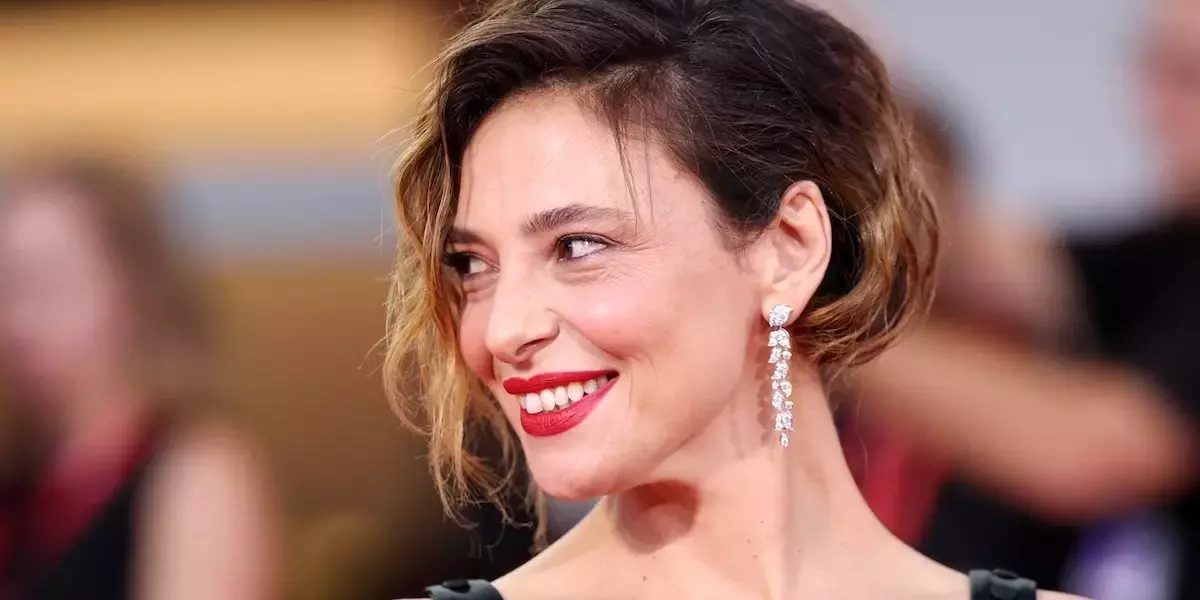 Jasmine Trinca ridefinisce l'eleganza con il suo falso bob al Festival di Venezia 2026