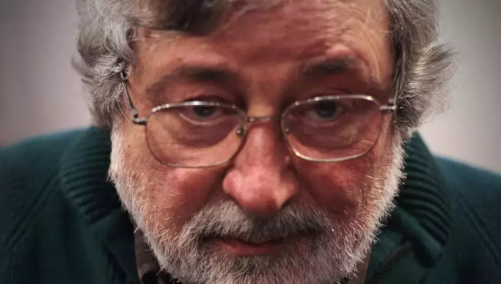 Omaggio Radiofonico a Francesco Guccini: Un Ricordo Comunitario e Collettivo