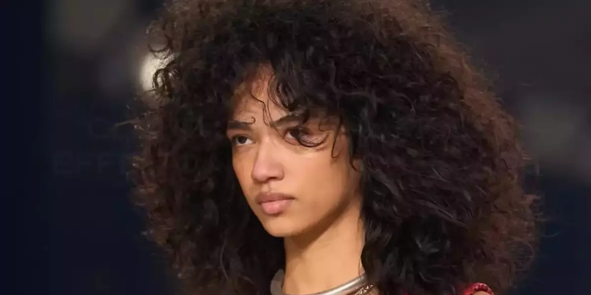 Onde Morbide per Capelli Medi: Guida Completa per uno Stile Naturale e Duraturo