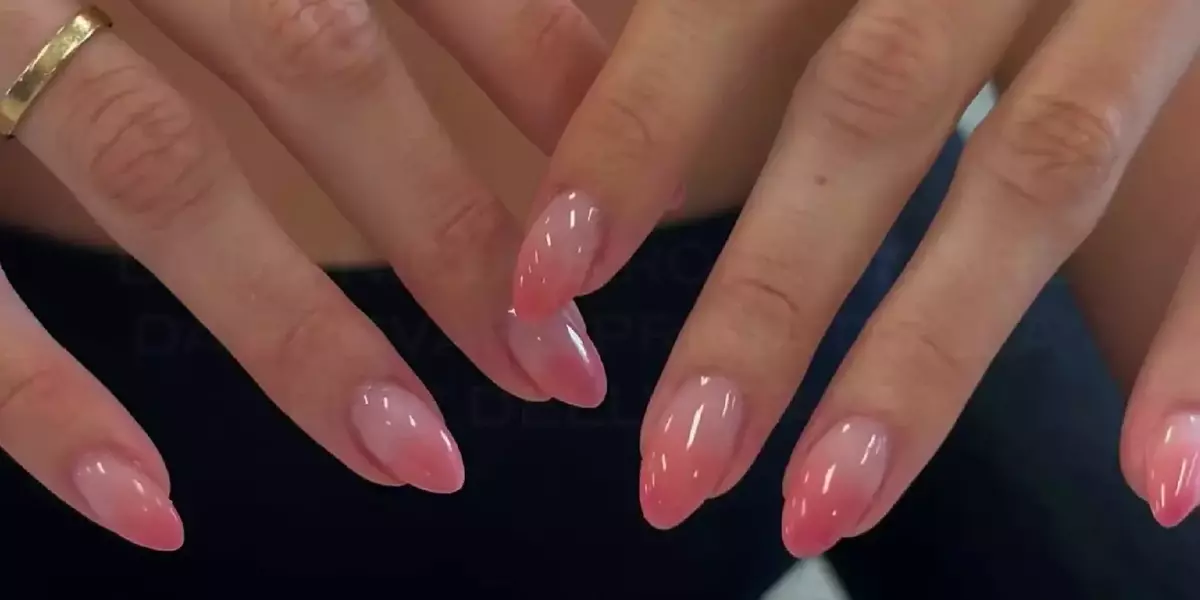 Eleganza Sfumata: La Manicure Rosa Ombré, Tendenza Imperdibile per la Fine dell'Estate