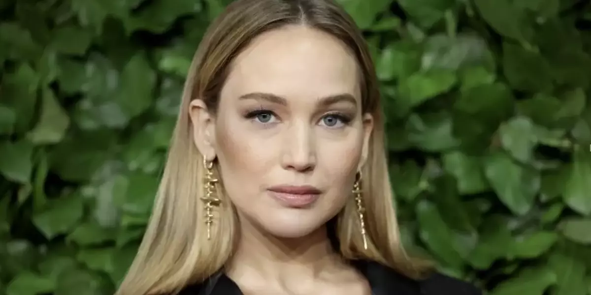 Jennifer Lawrence Incanta Instagram con Esordio Ironico e Virale