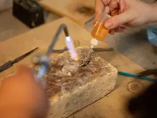 Guida Essenziale alla Cura e Manutenzione dei Gioielli Preziosi