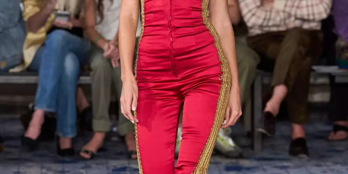 Le Eredi della Moda: Figlie di Celebrità Dominano le Passerelle della New York Fashion Week P/E 2027