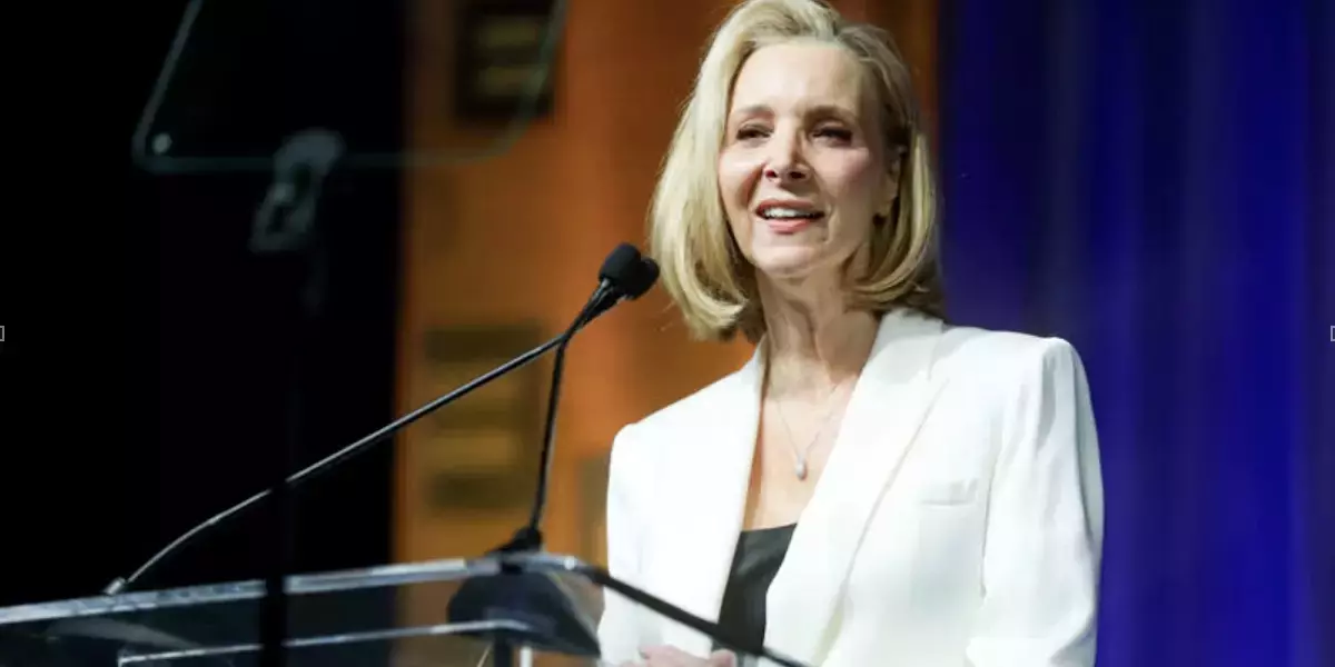 Lisa Kudrow e l'eredità di Phoebe: il rifiuto di cantare "Gatto Rognoso"