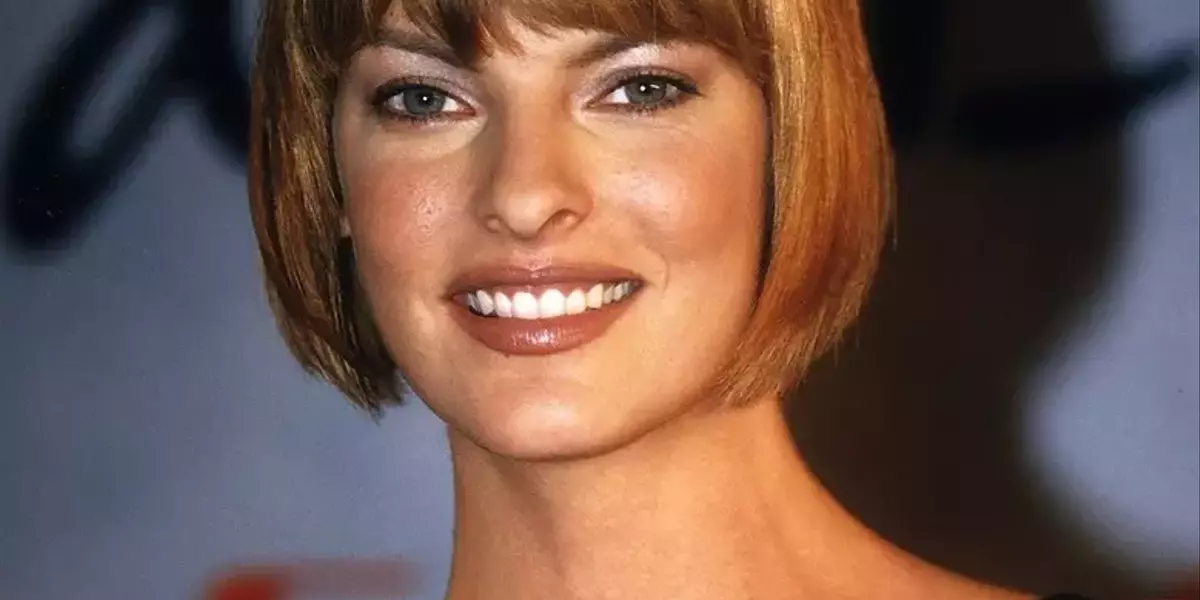 La metamorfosi dell'estetica: dalla diversit￠ degli anni '90 all'omologazione del "face card" digitale