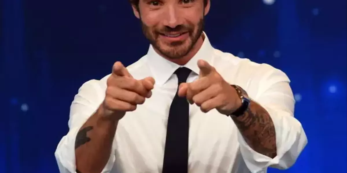 Stefano De Martino Riforma il Festival di Sanremo 2027: Nuove Categorie e Serate Innovative