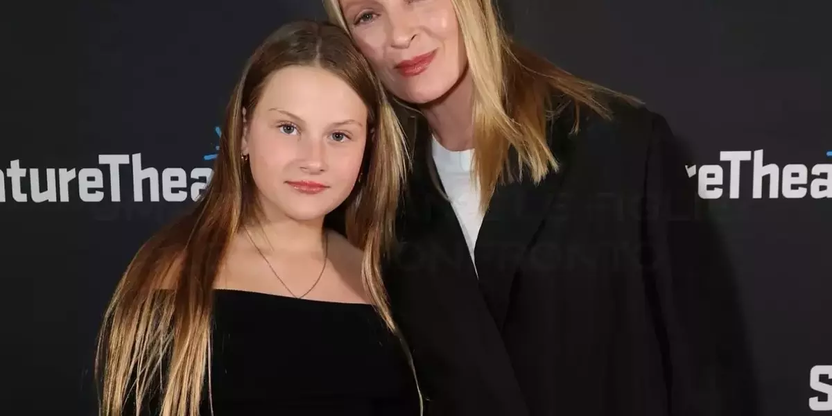 Uma Thurman e Maya Hawke Incantano alla Settimana della Moda di Milano con Omaggio a Miuccia Prada