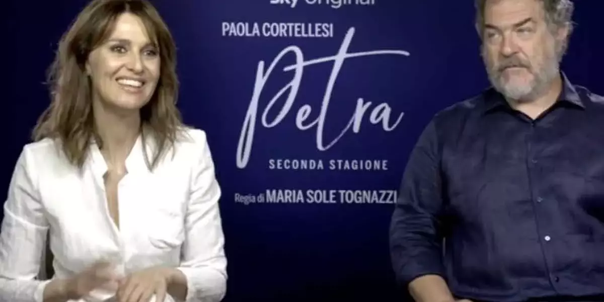 L'Essenza dell'Amicizia Femminile: Un Legame Indissolubile Celebrato in Frasi Indimenticabili