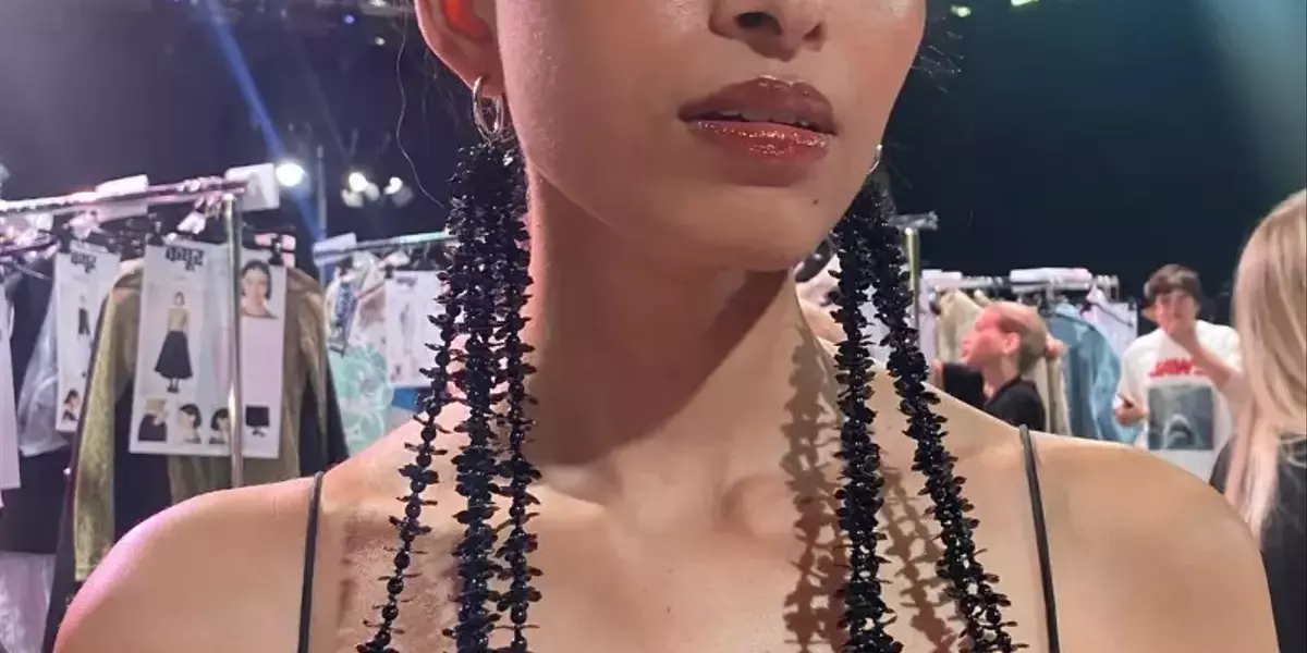 Dhruv Kapoor Primavera-Estate 27: Un Inno alla Lentezza nel Beauty Look