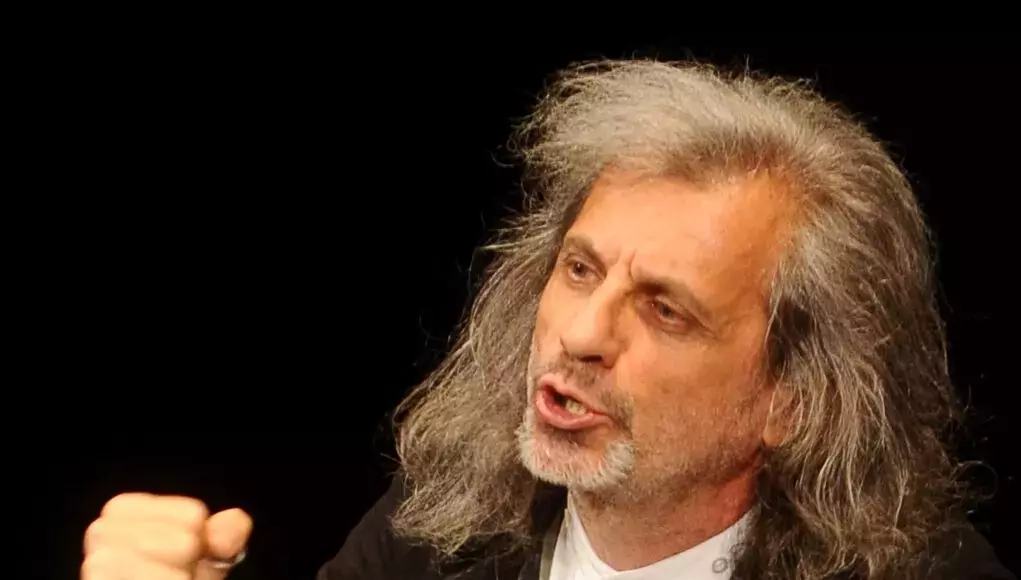 Bergonzoni al Duse: Nessuno si Risveglia da Solo per la Giornata Nazionale dei Risvegli