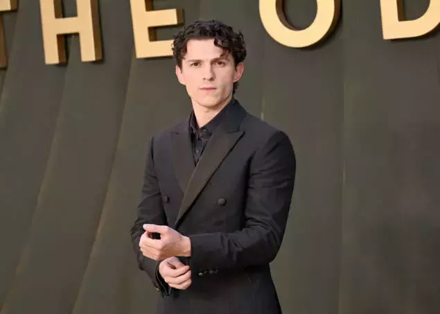 Tom Holland, Margaret Qualley e Sabrina Carpenter: Un Trio da Sogno per il Biopic di Fred Astaire