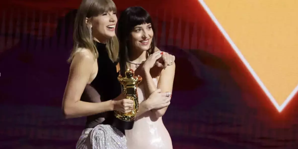 Taylor Swift e Dakota Johnson: un'armonia di stile sul palco degli MTV VMAs