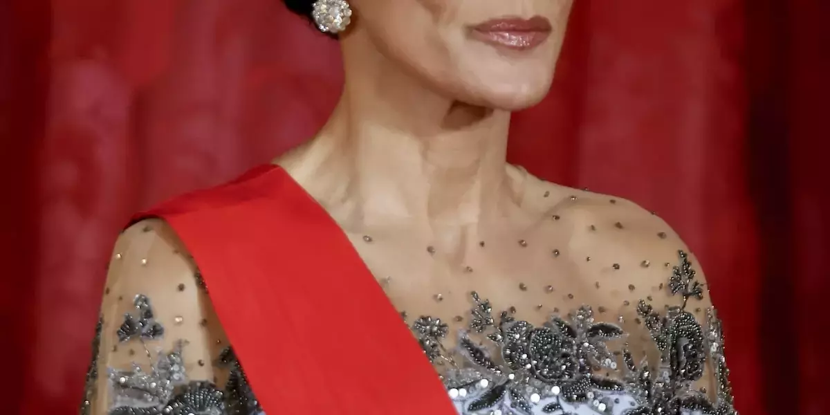 Il Segreto di Stile di Letizia di Spagna: L'Ombretto Rosato per Esaltare gli Occhi Verdi