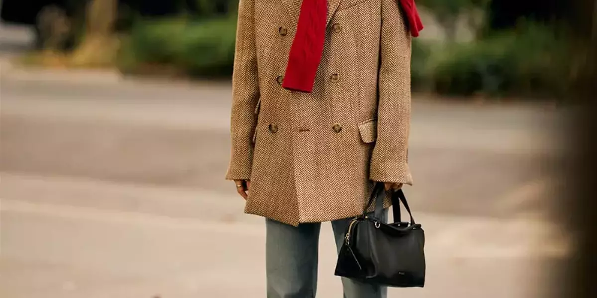 Il Rosso: L'Elemento Chiave per Rinfrescare il Tuo Stile Autunnale