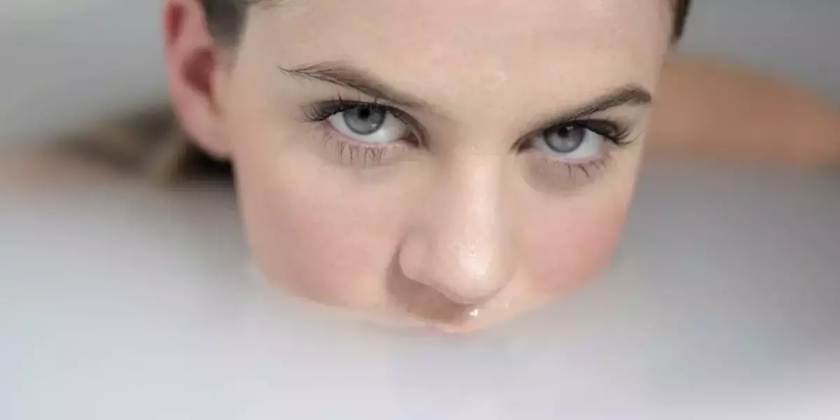 Il Rinascimento del Latte Detergente Viso: Morbidezza e Cura per Ogni Tipo di Pelle