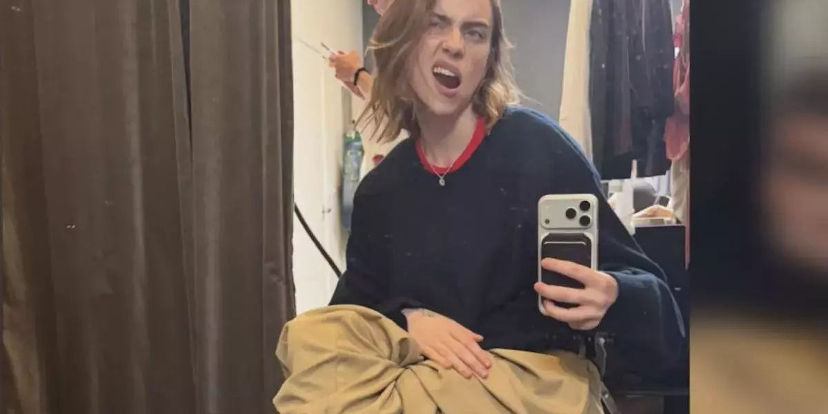 La Trasformazione Capillare di Billie Eilish: Dal Castano Scuro al Biondo Fragola