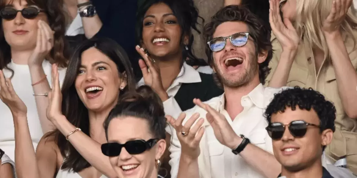 Andrew Garfield e Monica Barbaro: La Rivelazione del Loro Amore sul Tappeto Rosso di "Artificial"