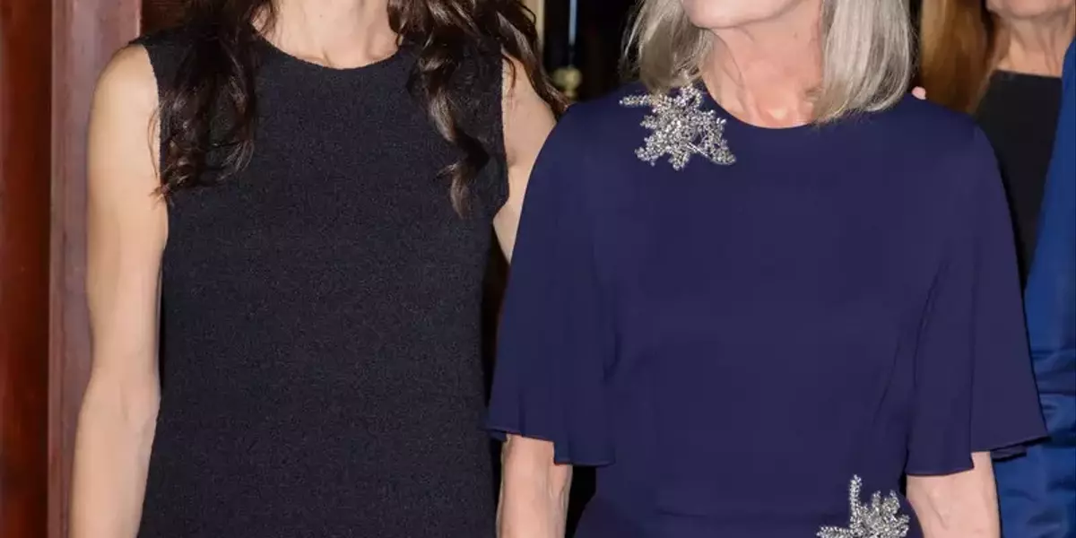 Carolina di Monaco e Charlotte Casiraghi: L'Eleganza delle Unghie Scarlatte