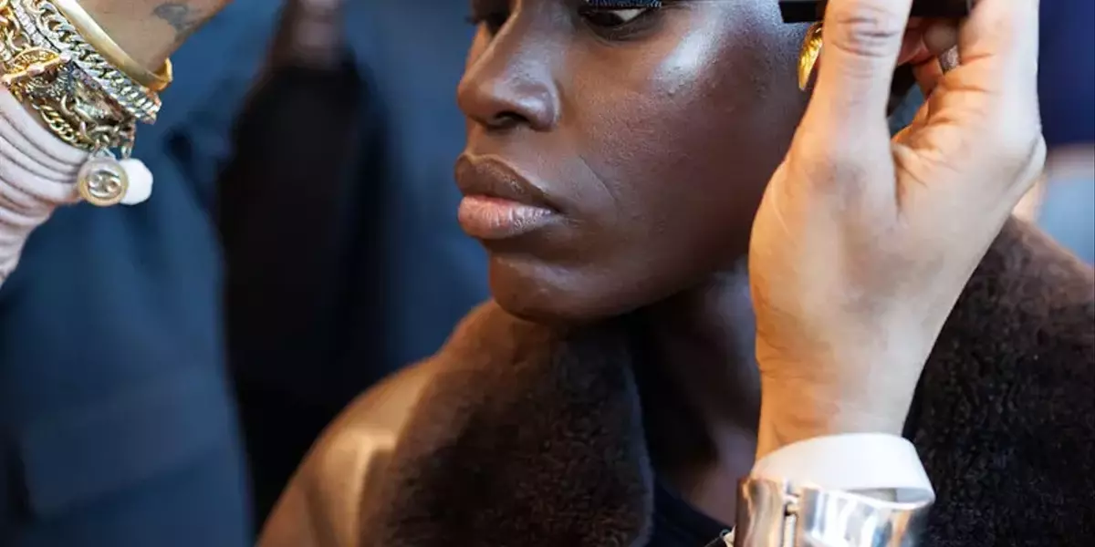La Rivoluzione Tubing: Scopri il Mascara che Cambia il Tuo Sguardo