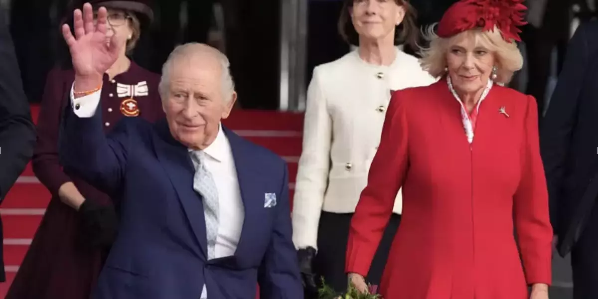 Addobbi Natalizi Regali a Windsor: Carlo e Camilla Scelgono l'Albero Reale