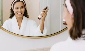 Il Labirinto dei Sieri Cosmetici: Promesse, Scienza e Marketing nell'Industria della Bellezza