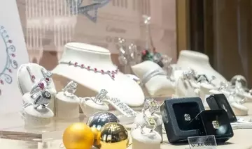 La Magia del Natale: Gioielli Salvadori per Emozioni Senza Tempo