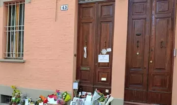 L'Eterna Presenza di Francesco Guccini in Via Paolo Fabbri 43