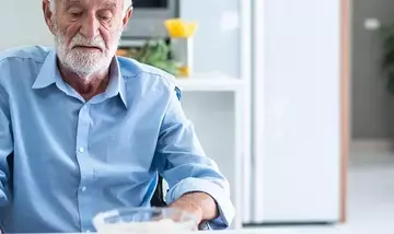 La Lotta alla Malnutrizione Anziana: Riconoscimento, Prevenzione e Benessere Quotidiano