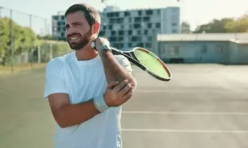Epicondilite: Oltre il Campo da Tennis, Comprendere e Gestire il Dolore al Gomito