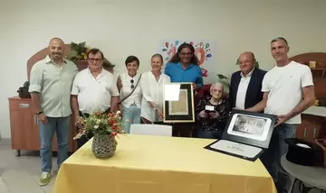 Festa Centenaria: Vincenza Alghisi Celebra 100 Anni con la Comunità a Milano