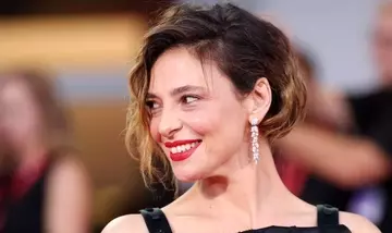 Jasmine Trinca ridefinisce l'eleganza con il suo falso bob al Festival di Venezia 2026