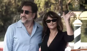 Il Caschetto di Penelope Cruz a Venezia: Eleganza e Tendenza Anni '90