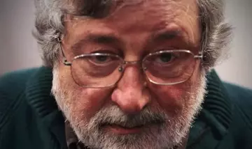 Omaggio Radiofonico a Francesco Guccini: Un Ricordo Comunitario e Collettivo