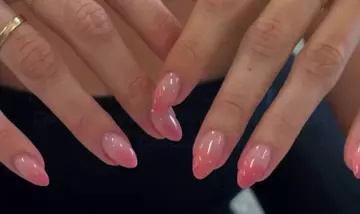 Eleganza Sfumata: La Manicure Rosa Ombré, Tendenza Imperdibile per la Fine dell'Estate