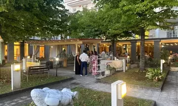 Cena Sotto le Stelle a Villa Alfieri: Un Addio Estivo Ricco di Emozioni e Comunità