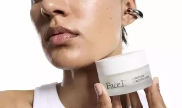 Face D: La Rivoluzione nell'Idratazione Cutanea con Pure Plump Hyaluronic Cream