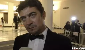 Riccardo Scamarcio celebra la paternità con il Premio Orizzonti a Venezia