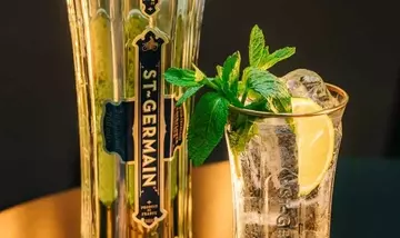 St-Germain Spritz: Il Rituale Perfetto per un Rientro Autunnale Chic