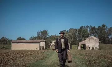 “Giovannino Guareschi”: Un Ritratto Televisivo dell'Uomo Dietro i Personaggi Iconici