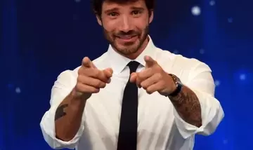 Stefano De Martino Riforma il Festival di Sanremo 2027: Nuove Categorie e Serate Innovative