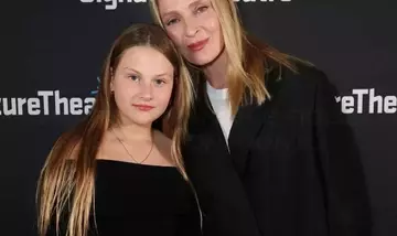 Uma Thurman e Maya Hawke Incantano alla Settimana della Moda di Milano con Omaggio a Miuccia Prada