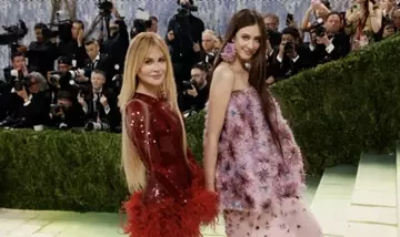Sunday Rose Urban: La Nuova Stella delle Passerelle Globali
