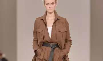Max Mara: L'Eleganza delle Esploratrici nella Giungla Urbana