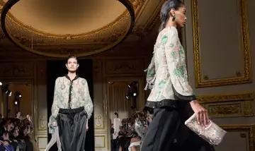 L'Evoluzione Scintillante di Giorgio Armani: Omaggio e Rinascita sulla Passerella