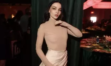 Il look nuziale celestiale di Dove Cameron per il suo matrimonio da sogno