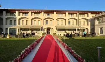 Una Serata Indimenticabile all'RSA Pascoli: Convivialità e Sorrisi Sotto le Stelle